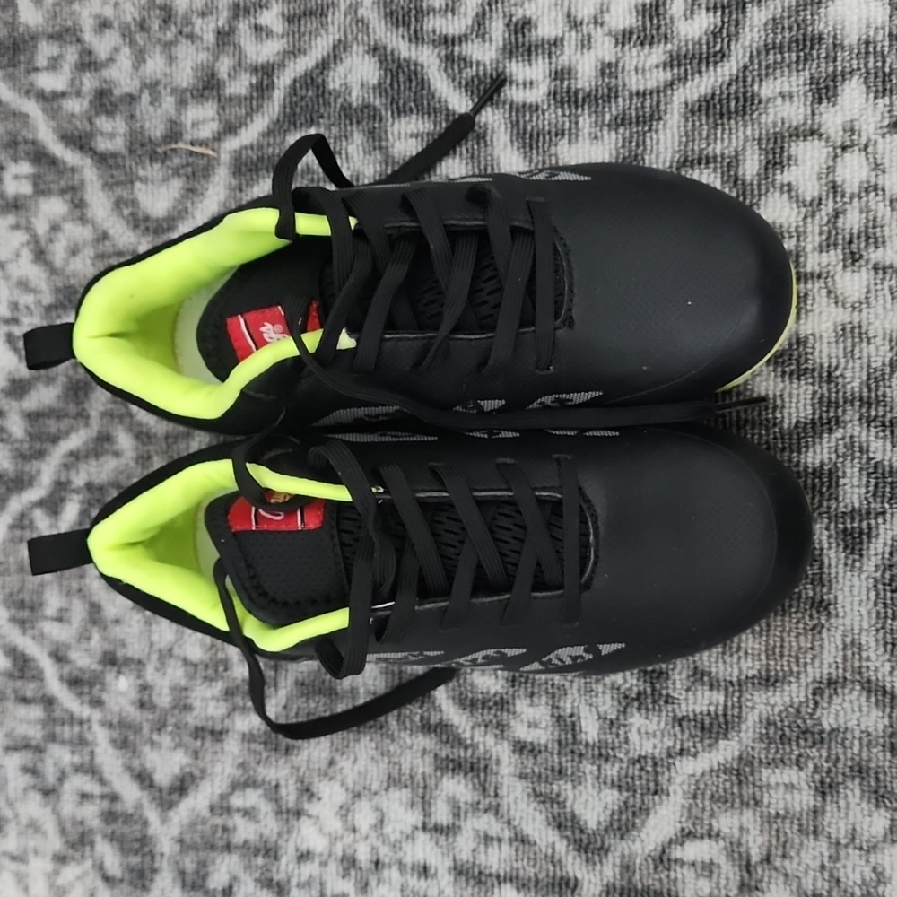 Soccer cleats size 4 D